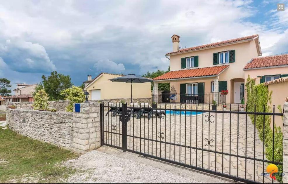 Villa Grguci Kanfanar Exterior photo